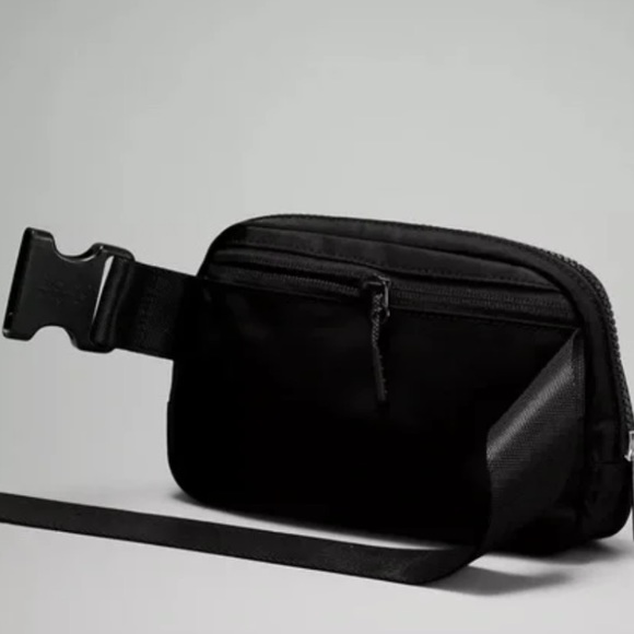 Lululemon Athletica Everywhere belt bag 1L, BLACK - Picture 3 of 13
